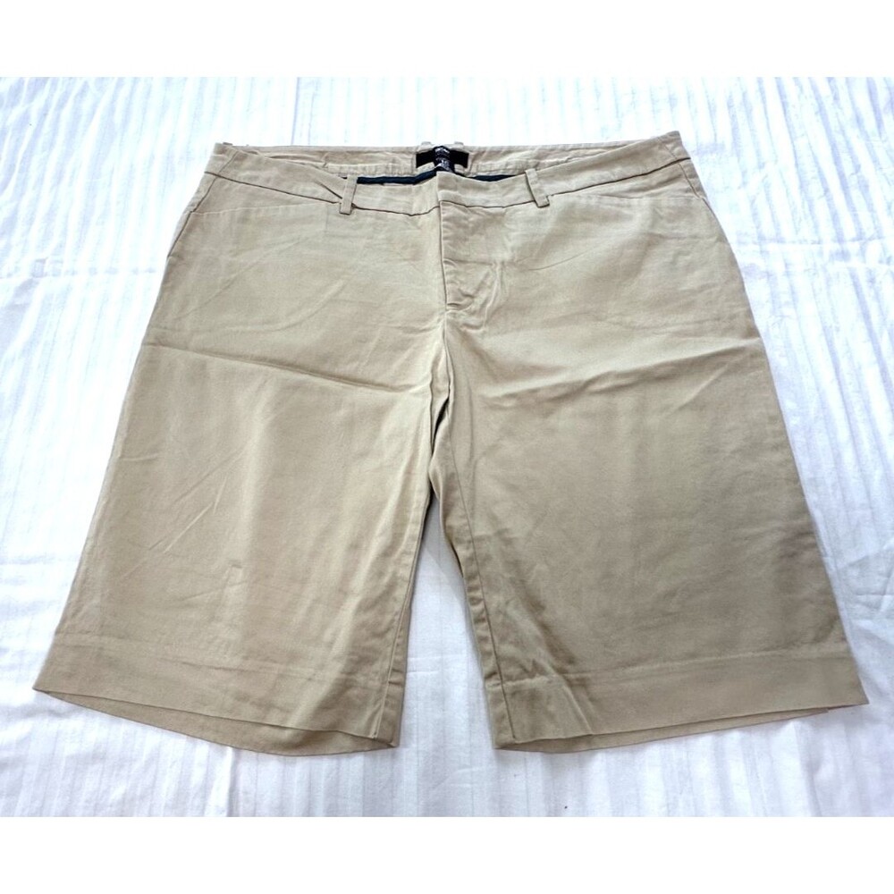 MOSSIMO WOMENS SHORTS SIZE 16